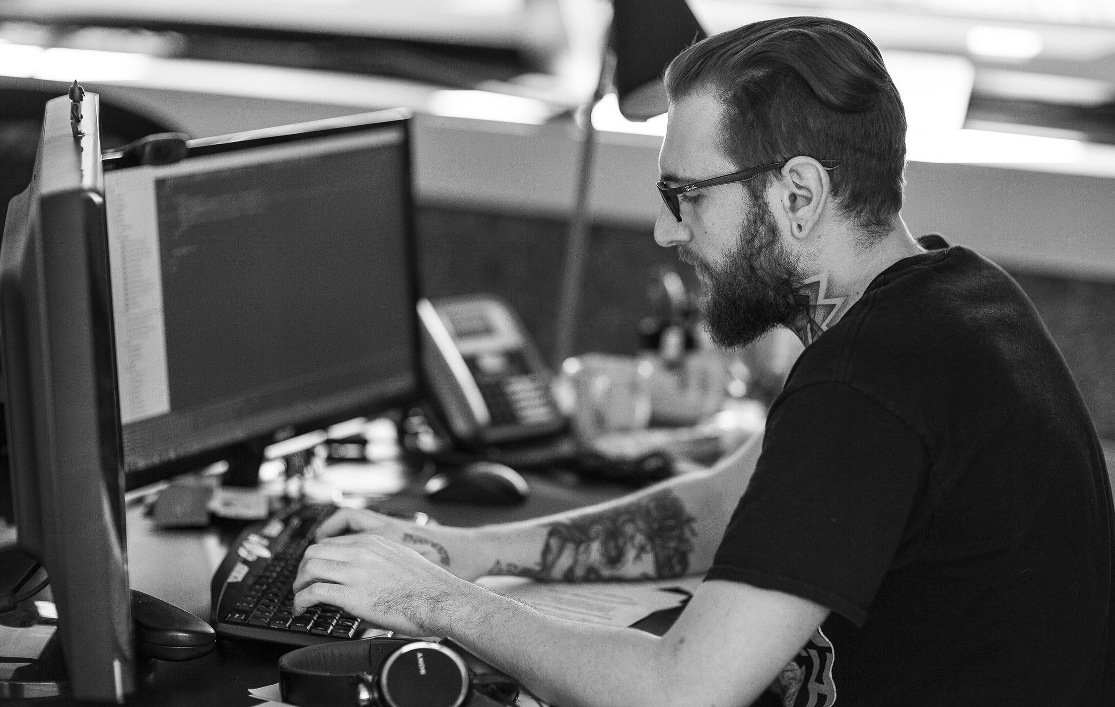 Yann Sainty en situation de développement web